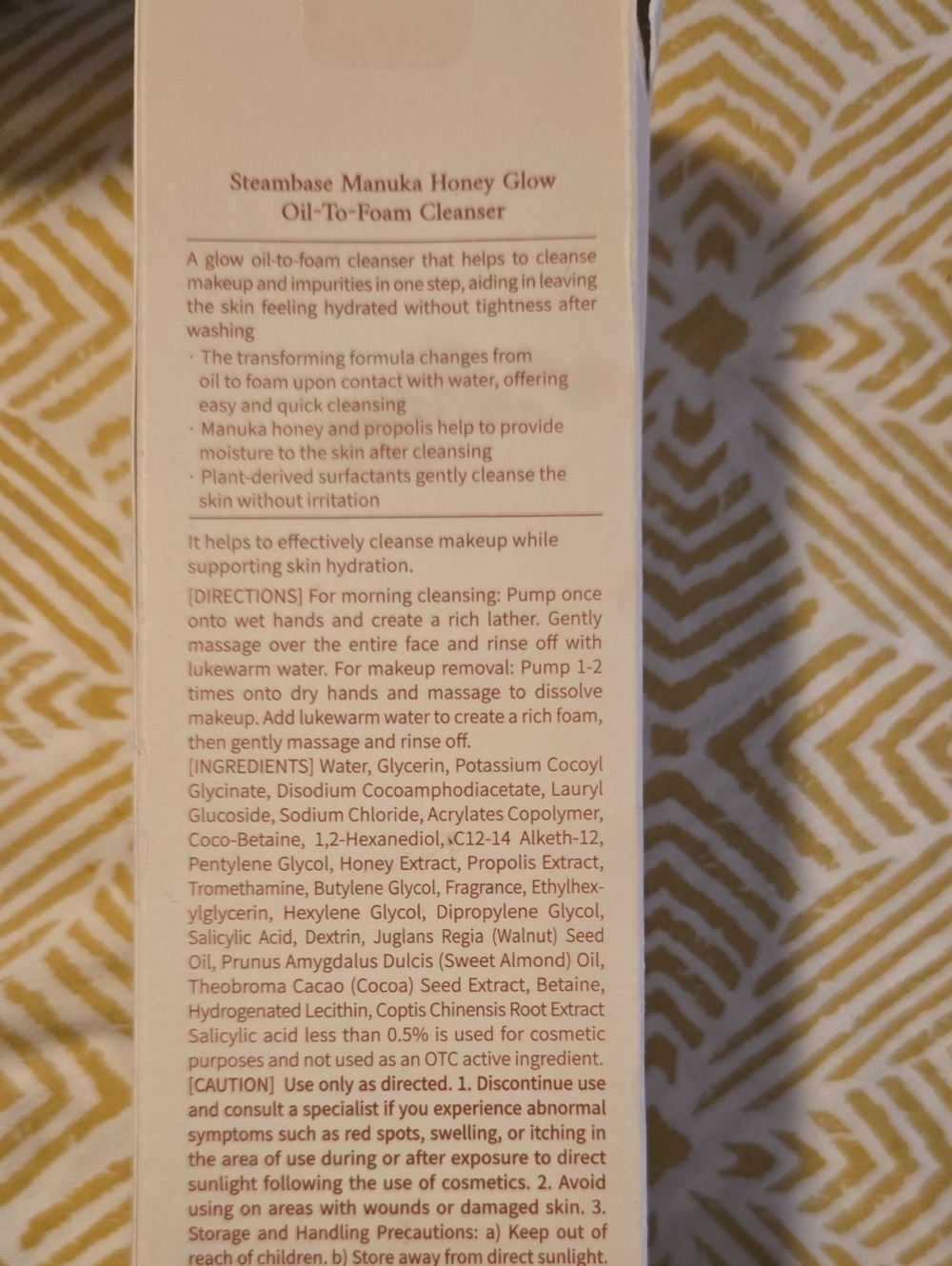 Manuka Honey Glow Oil to Foam Cleanser - Picture 4 of 11